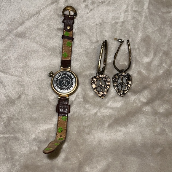 🍀🍀🍀 Vintage Women LUCKY BRAND  Watch & Earring Set🍀🍀😅 - Picture 2 of 8